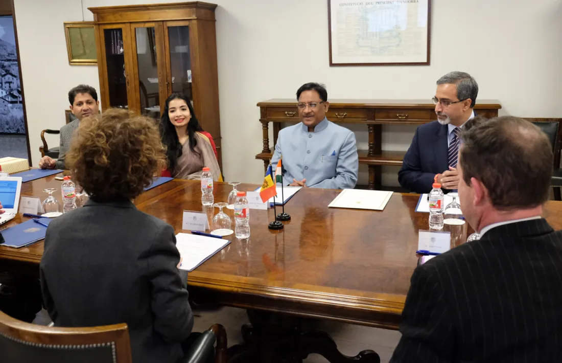 Reunió entre el ministre d’Estat de l’Acer de l’Índia, Wishnu Deo Sai, i la ministra d'Afers Exteriors, Maria Ubach.