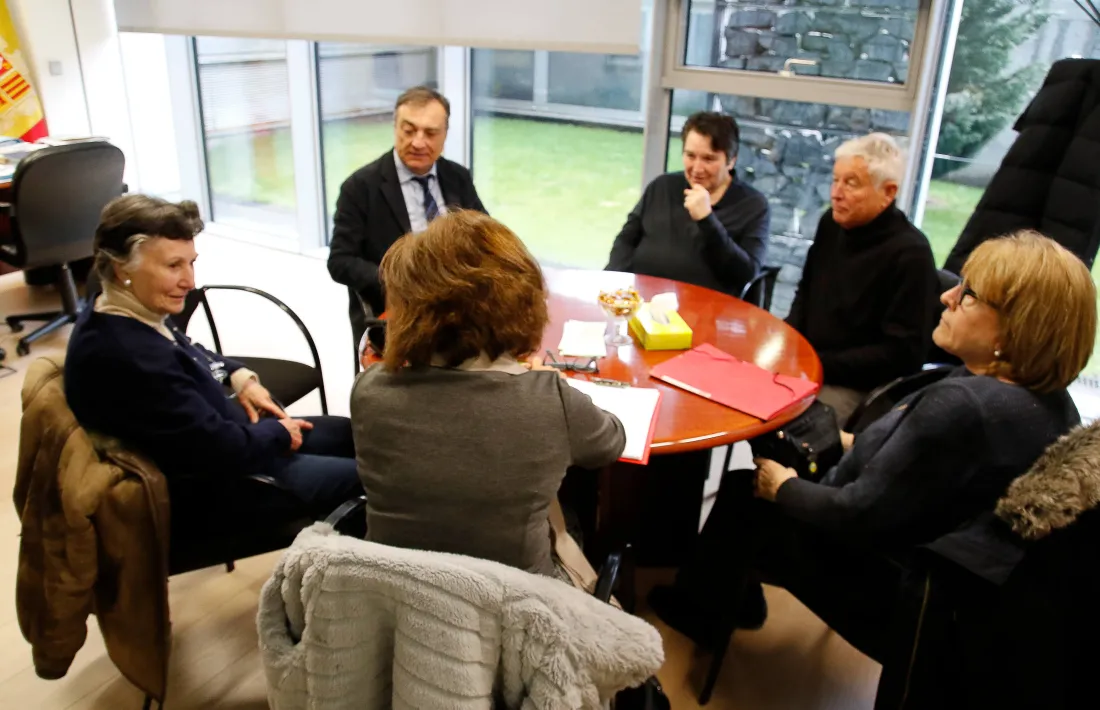 Reunió dels membres de la plataforma antiheliport amb el raonador del ciutadà.