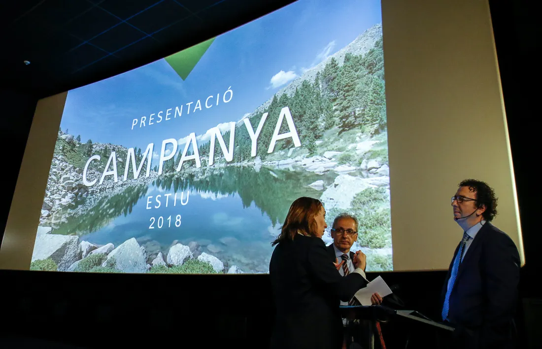 Camp conversa amb els responsables d’Andorra Turisme abans de la presentació de la campanya d’estiu.