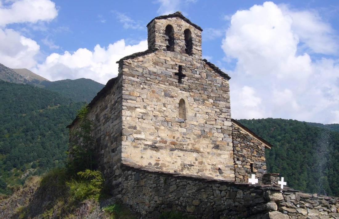 L'església laurediana de Sant Serni de Nagol.