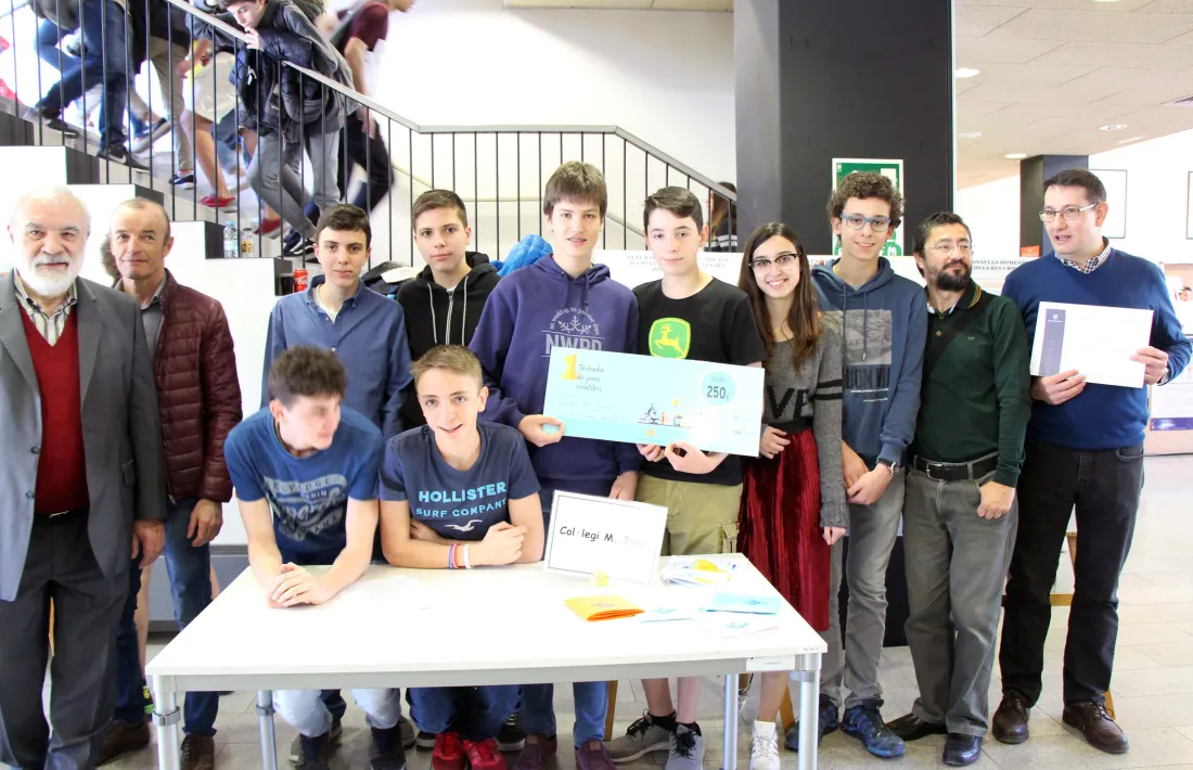 Alumnes de segona ensenyança que han participat a la primera Trobada de joves científics.