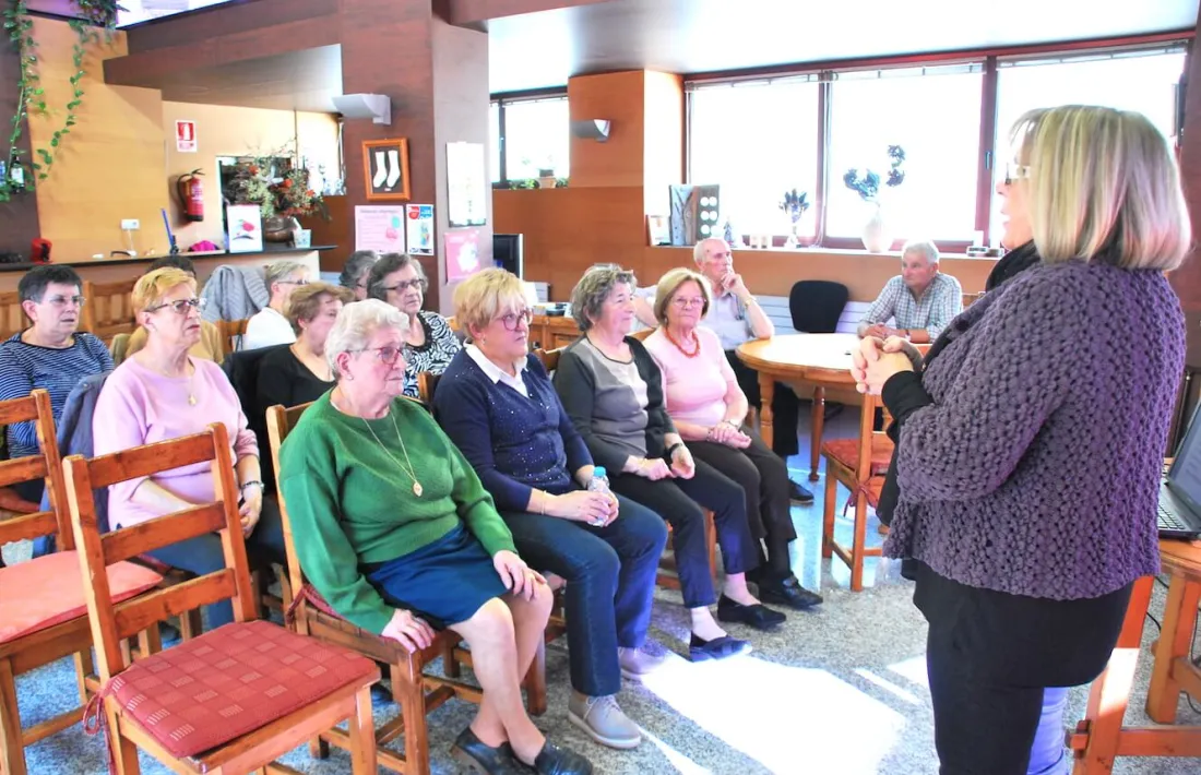 Un moment de la xerrada de la dietista Maria Josep Rosselló, a la Casa Pairal d'Ordino.