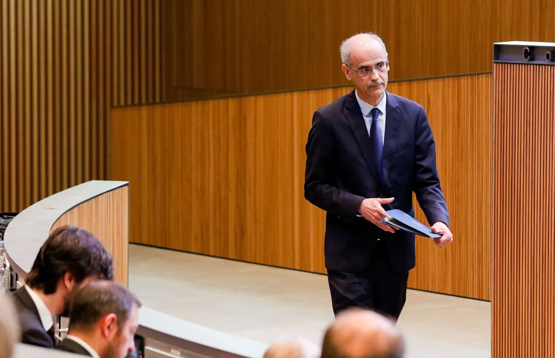 El cap de Govern, Antoni Martí, va censurar durament el parlamentari del PS Pere López per dir que “no hi ha separació de poders”.