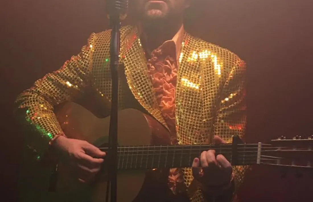 Captura del videoclip de 'Diuen, diuen', el primer single del disc; el va dirigir Isak Férriz.