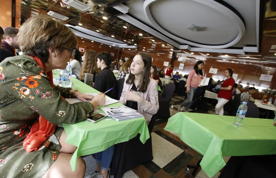 Els professionals expliquen als alumnes la seva experiència en el món del treball.
