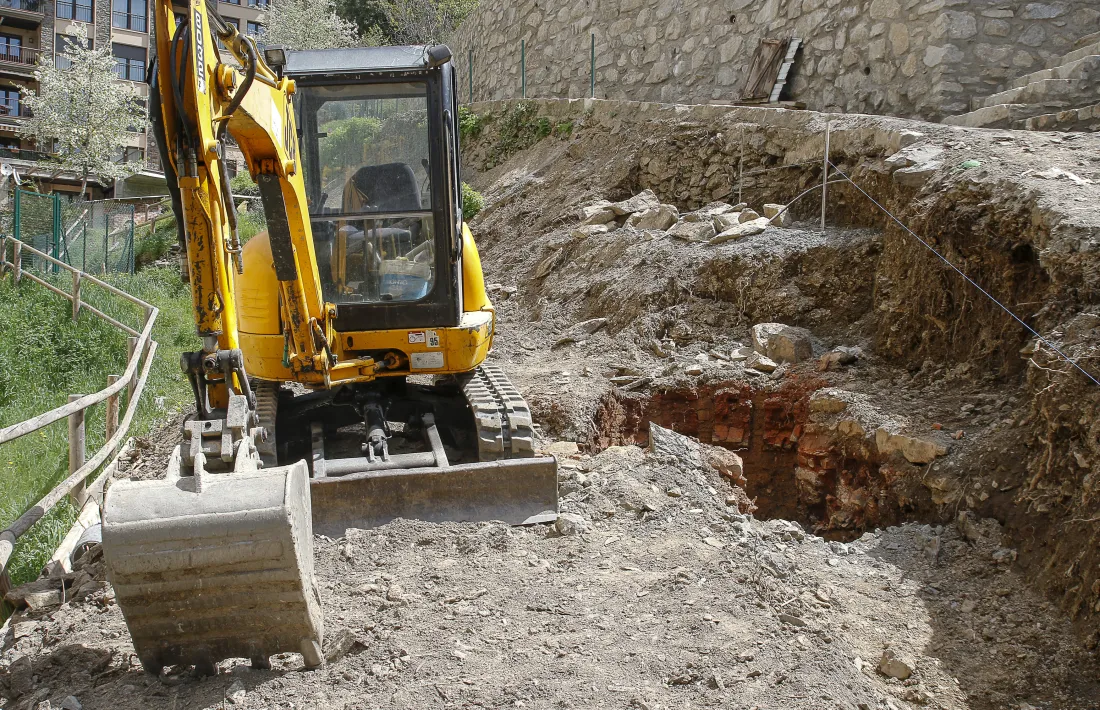 Vista del paratge de camp de Perot, a tocar del camí d’Aixirivall, on la setmana passada van aparèixer les restes del forn de cal Terrissaire, a la dreta.