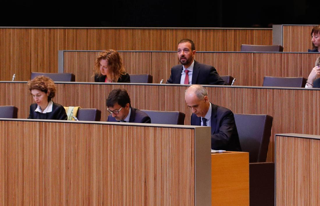  El cap de Govern, Antoni Martí, i el titular d’Ordenament Territorial, Jordi Torres, van mantenir una picabaralla amb Rosa Gili.