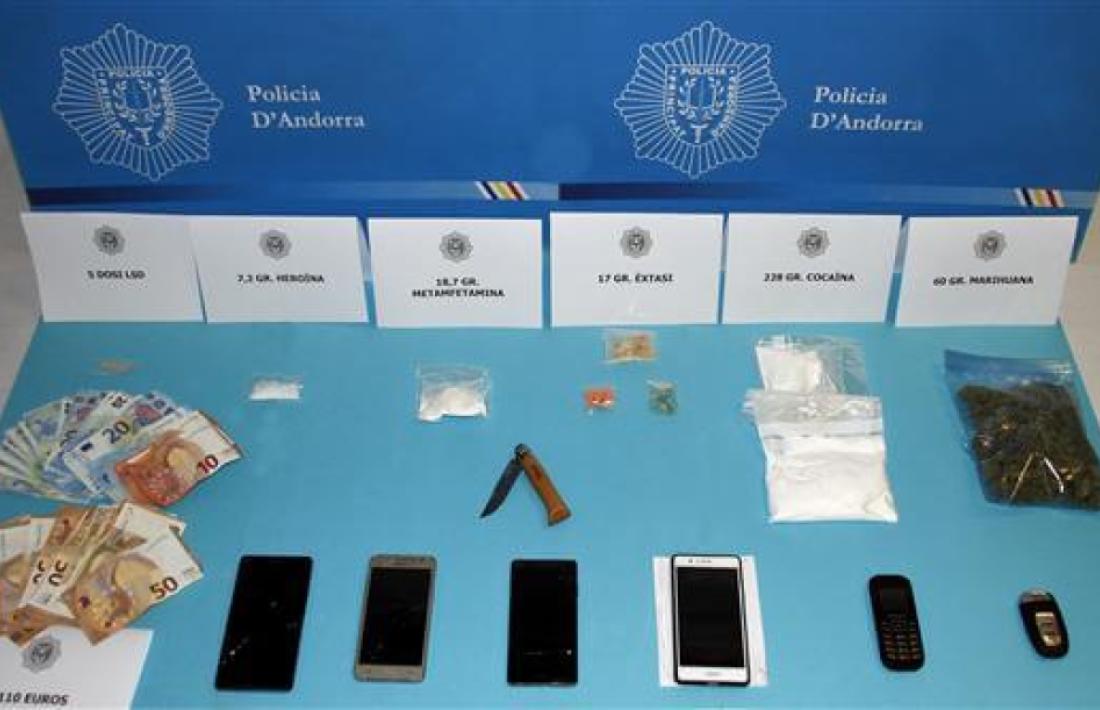 Cos de Policia/ El material decomissat en l'operació