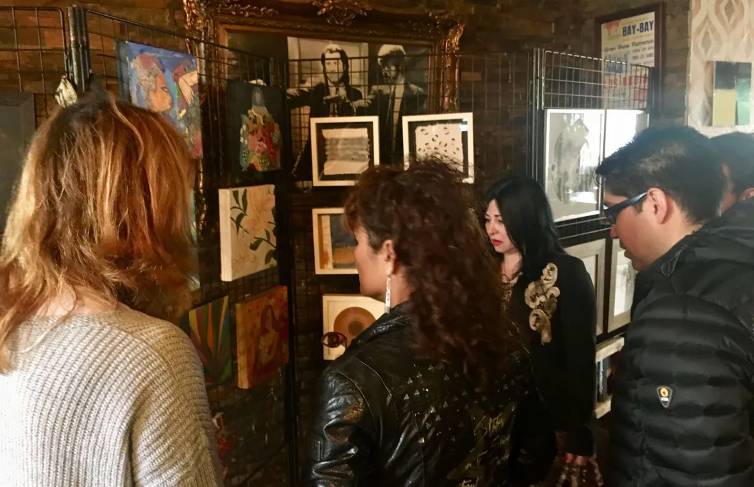 Els artistes participants a Subhastart, a l’exposició, al Món Bohemi de la Massa