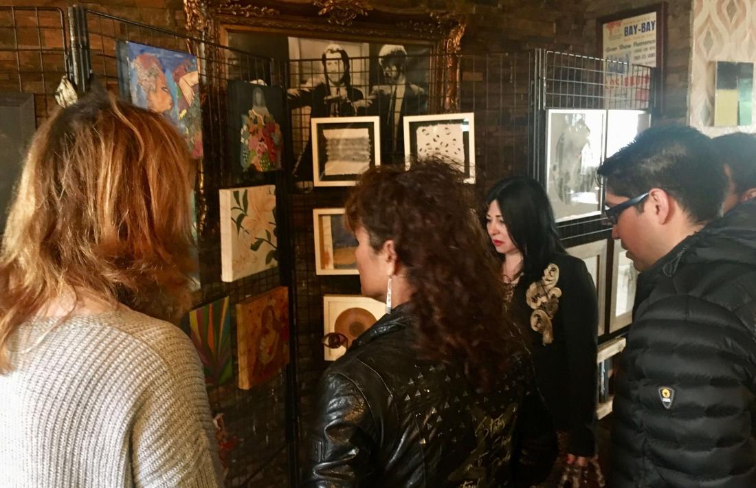 Els artistes participants a Subhastart, a l’exposició, al Món Bohemi de la Massa