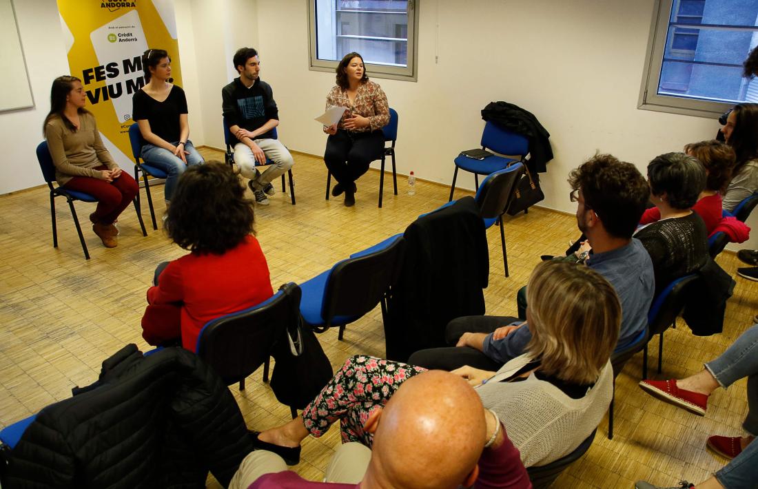 Moment de la xerrada al centre cultural La Llacuna, ahir a la tarda.
