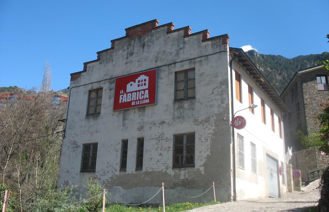 La fàbrica de llana, al camí d’Engolasters, habilitada l’estiu passat com a centre d’operacions de la biennal de ‘land art’.