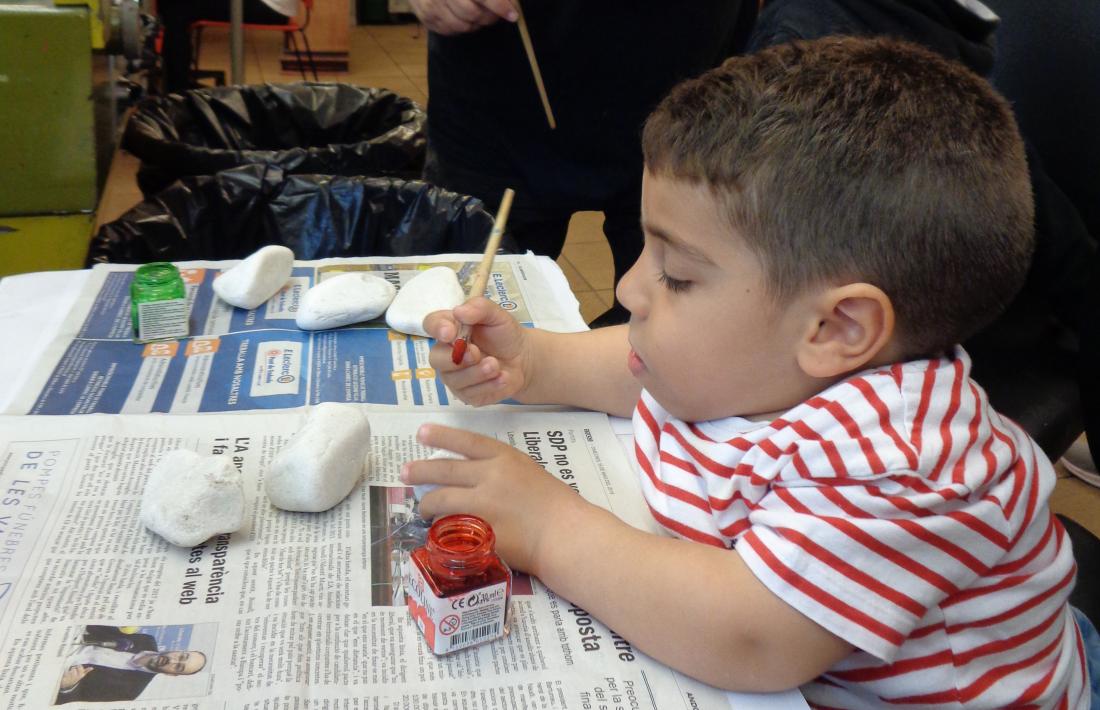 Taller de joguines amb material reciclat.