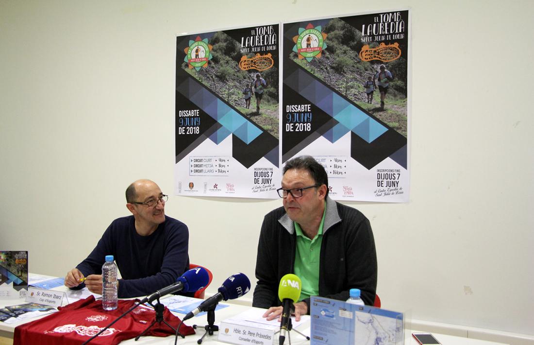 El cap d'Esports, Ramon Ibarz, i el conseller d'Esports, Pere Pràxedes, durant la presentació de la quarta edició del Tomb Lauredià.