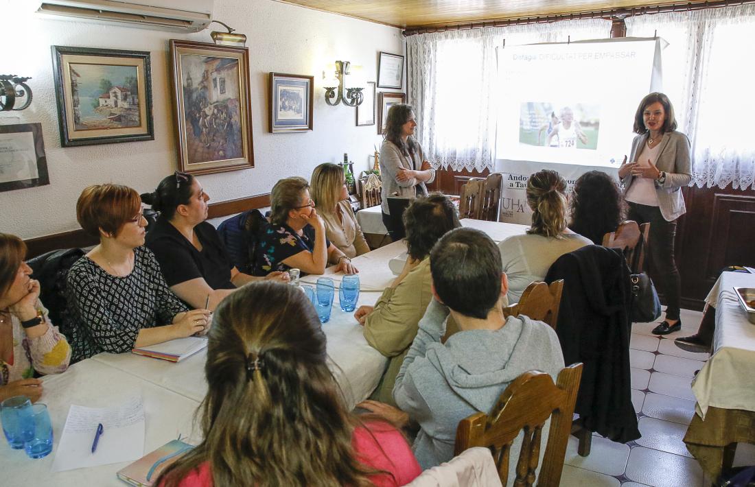 Els participants en la jornada sobre disfàgia al restaurant Cal Manel, ahir a la tarda.