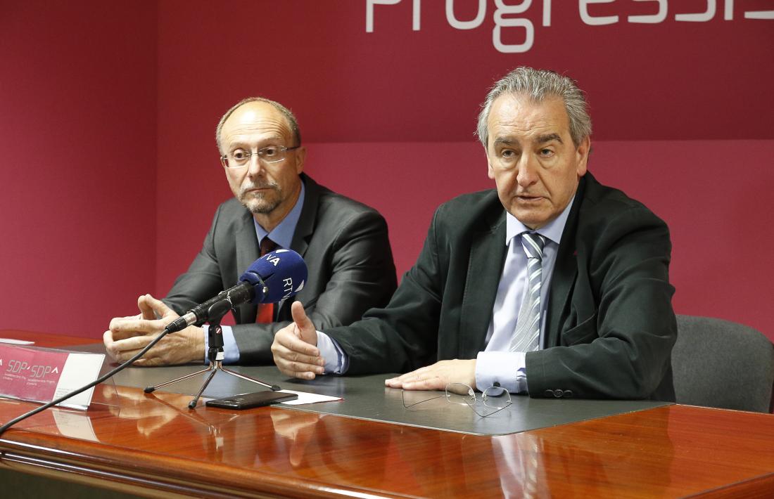 El conseller general d’SDP, Víctor Naudi, i el president de la formació, Jaume Bartumeu, en la compareixença d’ahir.