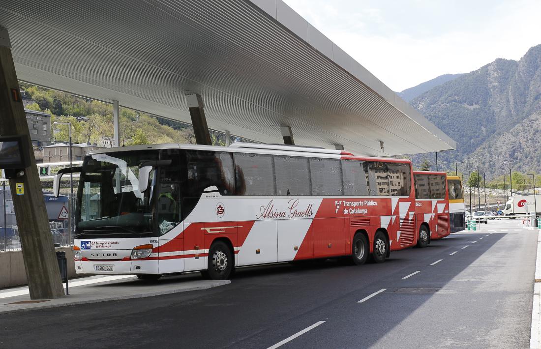 Les andanes de l’Estació Nacional d’Autobusos.