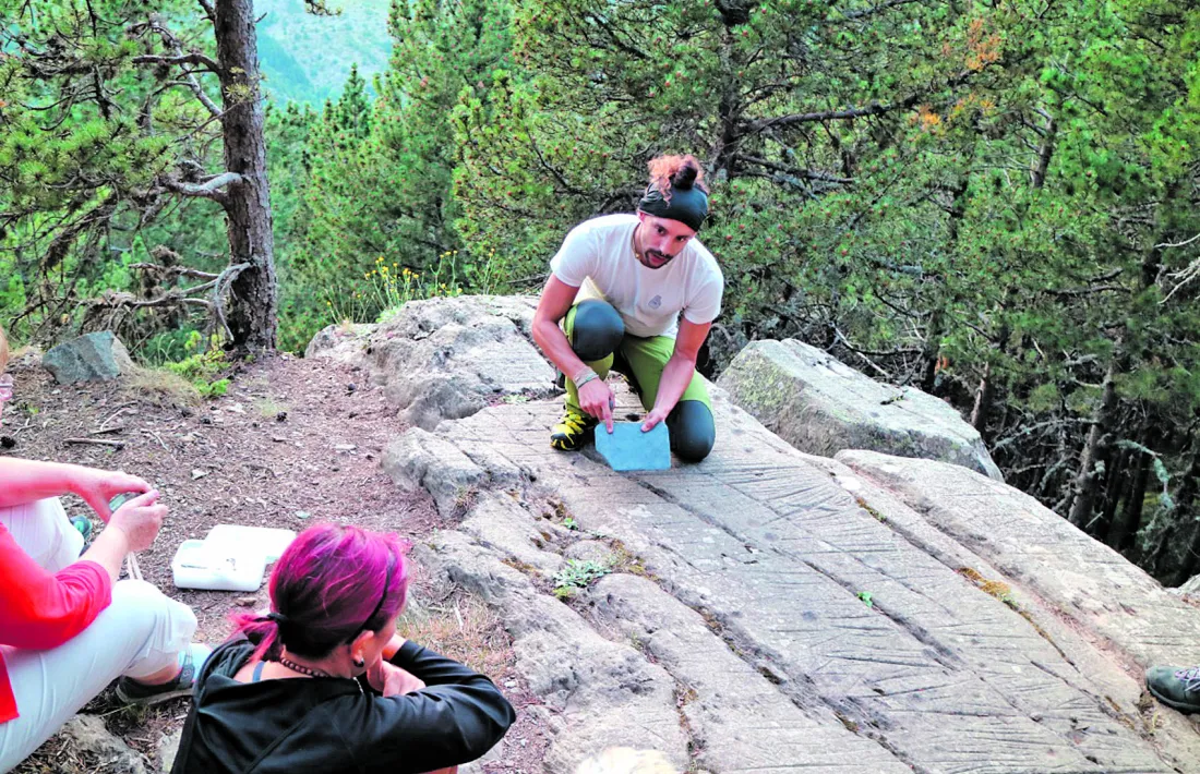 Remolins, en la visita guiada al roc de les Bruixes (2016), que Regirarocs ofereix coincidint amb el solstici d’estiu i que el ministeri diu que aquest any analitzarà “acuradament”.