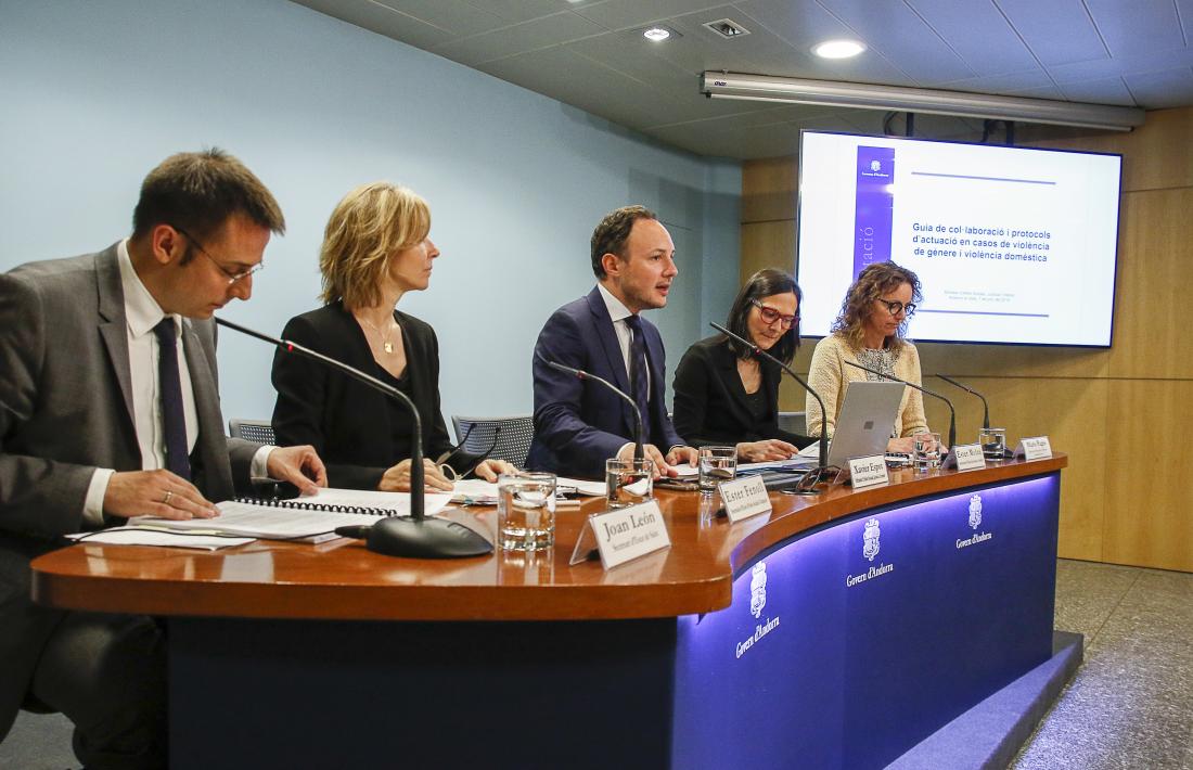 La Guia va ser presentada ahir a la tarda pel ministre Espot i per representants dels departaments implicats.