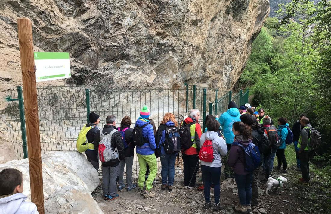 Tanca metàl·lica que envolta el perímetre de la Balma de la Margineda, que podria servir de model a la protecció que el ministeri rumia per al conjunt rupestre de Prats.