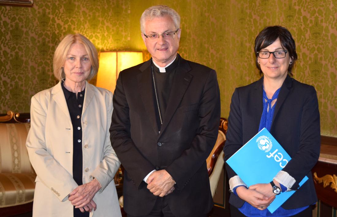 L'arquebisbe amb la presidenta i la directora d'Unicef Andorra.