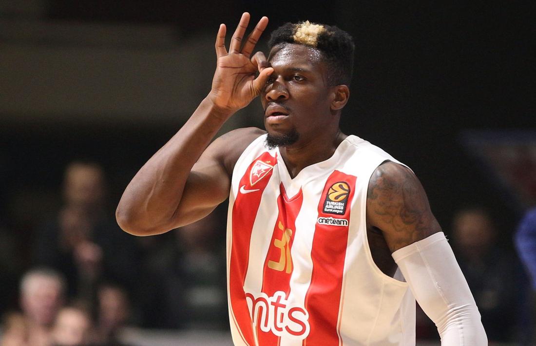 Dylan Ennis amb l’Estrella Roja.
