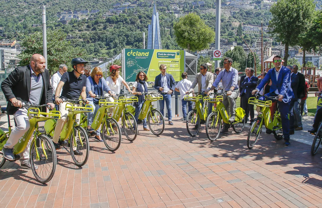 El projecte de la bicicleta elèctrica compartida va donar ahir el tret de sortida.