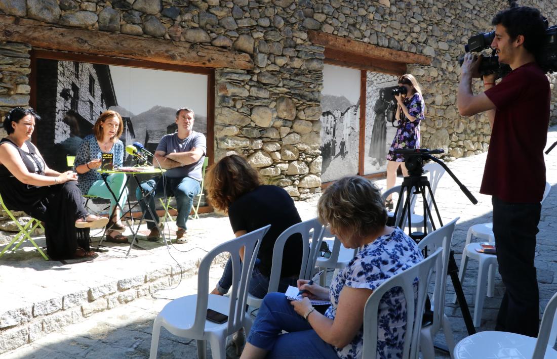 La cònsol menor d’Encamp, Esther París, va presentar ahir al matí les activitats d’estiu de l’Encamp de llum.