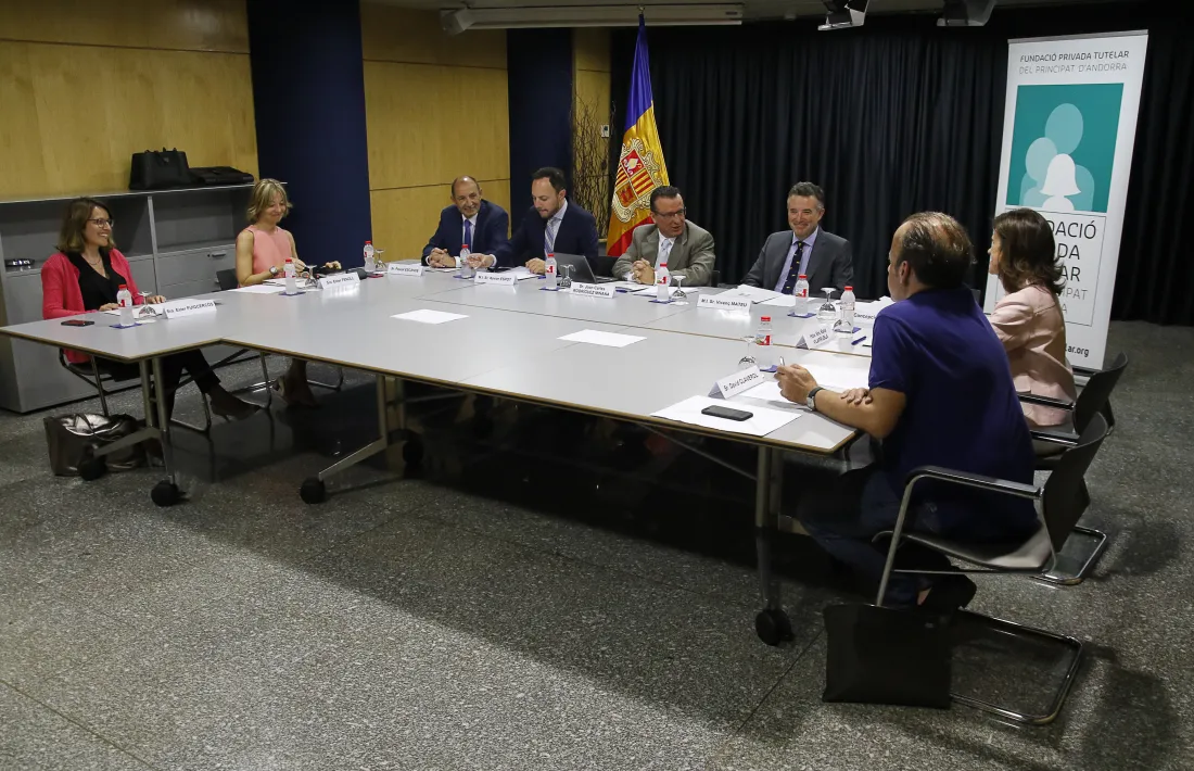 El patronat d’honor de la Fundació Privada Tutelar es va reunir ahir al matí a l’edifici administratiu del Govern.