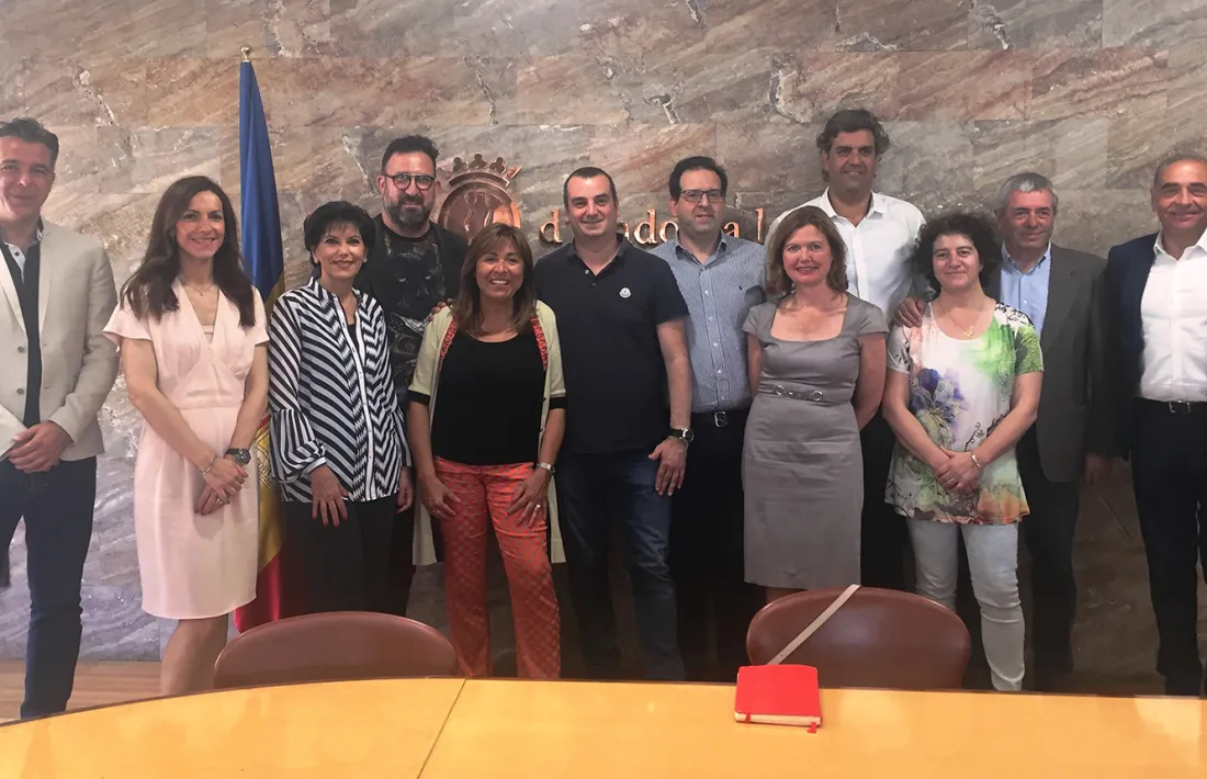Els responsables de la proposta amb els cònsols major i menor d'Andorra la Vella, Conxita Marsol i Marc Pons