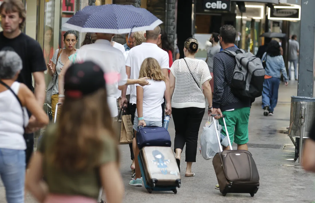 Els visitants fan estades més curtes i reserven les habitacions amb poca antelació, segons la tendència dels últims anys.