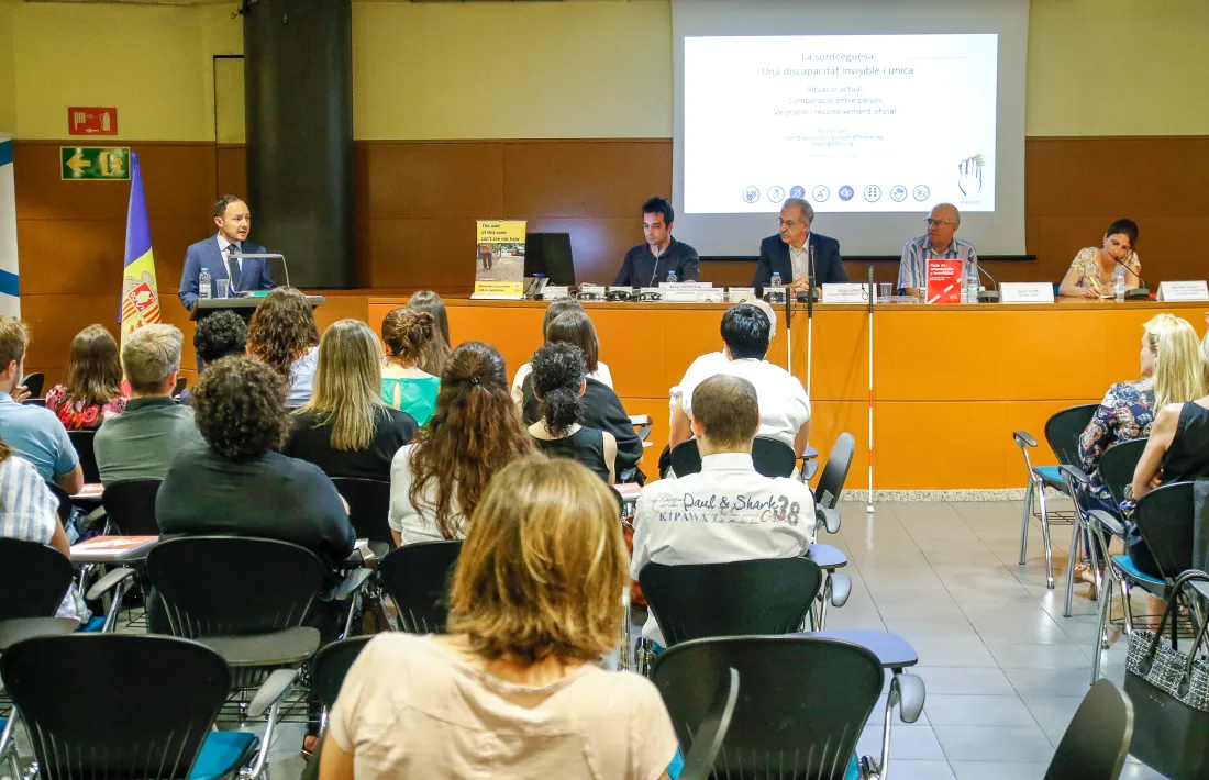 Inauguració de la jornada tècnica sobre sordceguesa a l’hospital, ahir al matí.