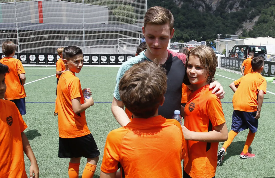 Gómez amb els joves del Nike Camp.