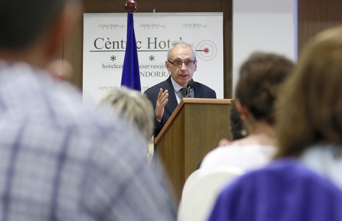 Francesc Camp va inaugurar el primer seminari de la gastronomia andorrana ahir.