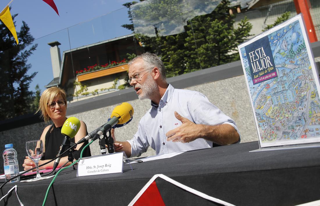 Josep Roig i Elisenda Palomares van presentar ahir al matí les activitats de la festa major laurediana a la plaça Sant Roc.