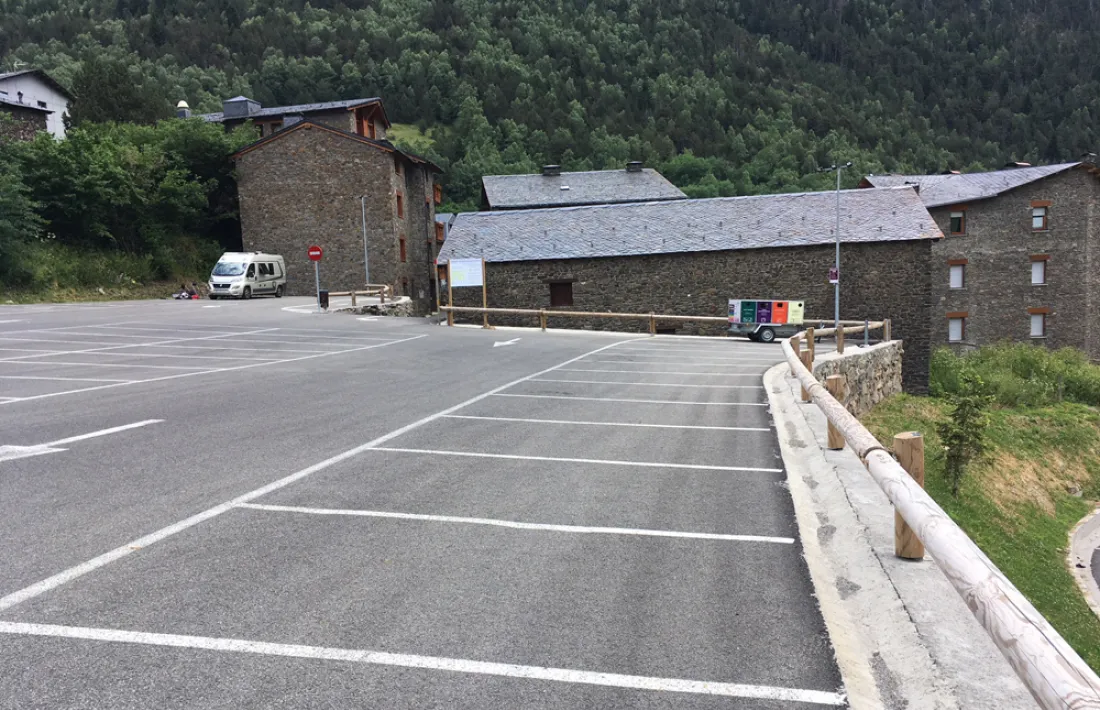 El nou aparcament del Serrat des d'on sortirà el servei de llançadora.
