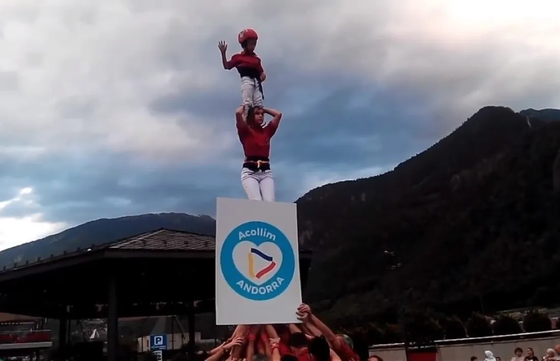 Actuació del castellers el dia mundial del refugiat. 