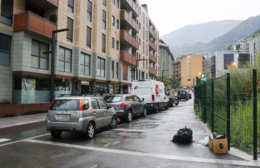 Els comerciants demanen l’embelliment de l’aparcament del Fener.