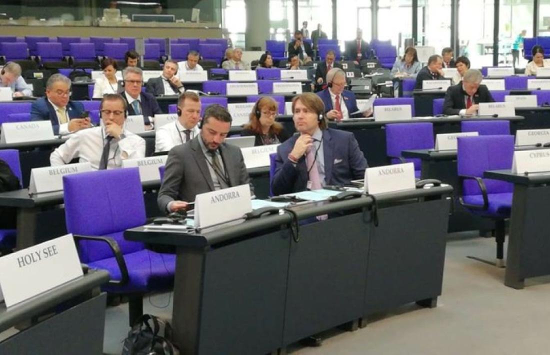 Marc Ballestà i Carles Naudi en la reunió de l'OSCE.