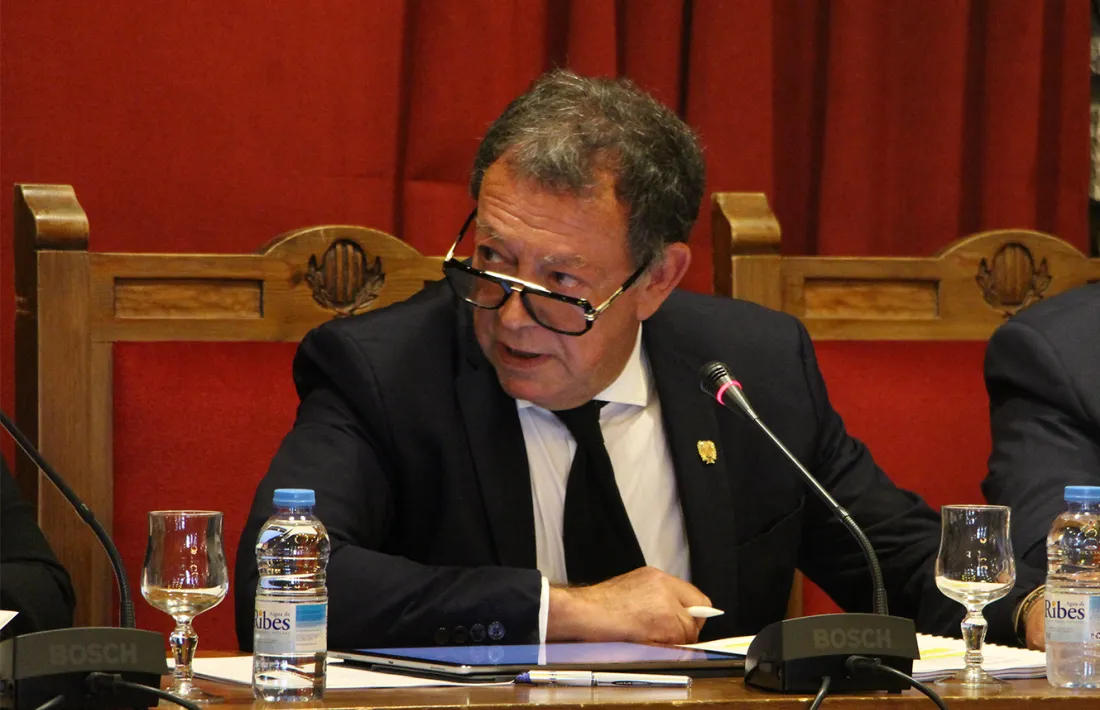 El cònsol major, Josep Miquel Vila, durant la sessió ordinària del consell de comú.