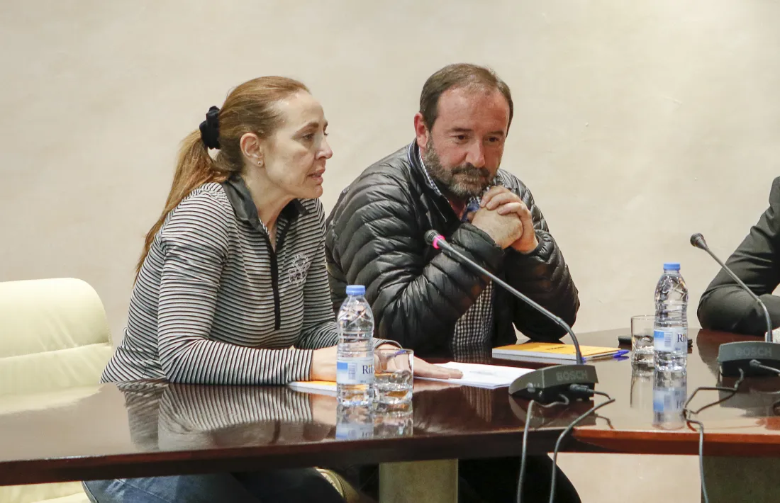 Els consellers liberals Jordi Troguet i Maribel Lafoz durant una sessió del Comú d’Encamp.