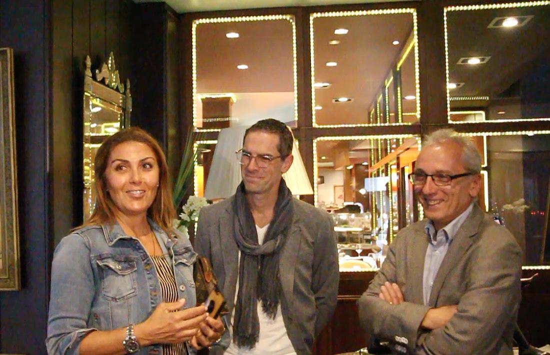 El president del Cirque du Soleil, Jonathan Tétrault i la directora de la divisió d'Esdeveniment de la companyia, Yasmine Khalil, amb el ministre de Turisme, Francesc Camp, aquest dissabte.