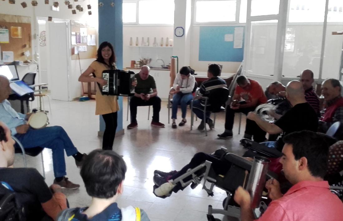 Participants en el projecte 'Música al Claror'.