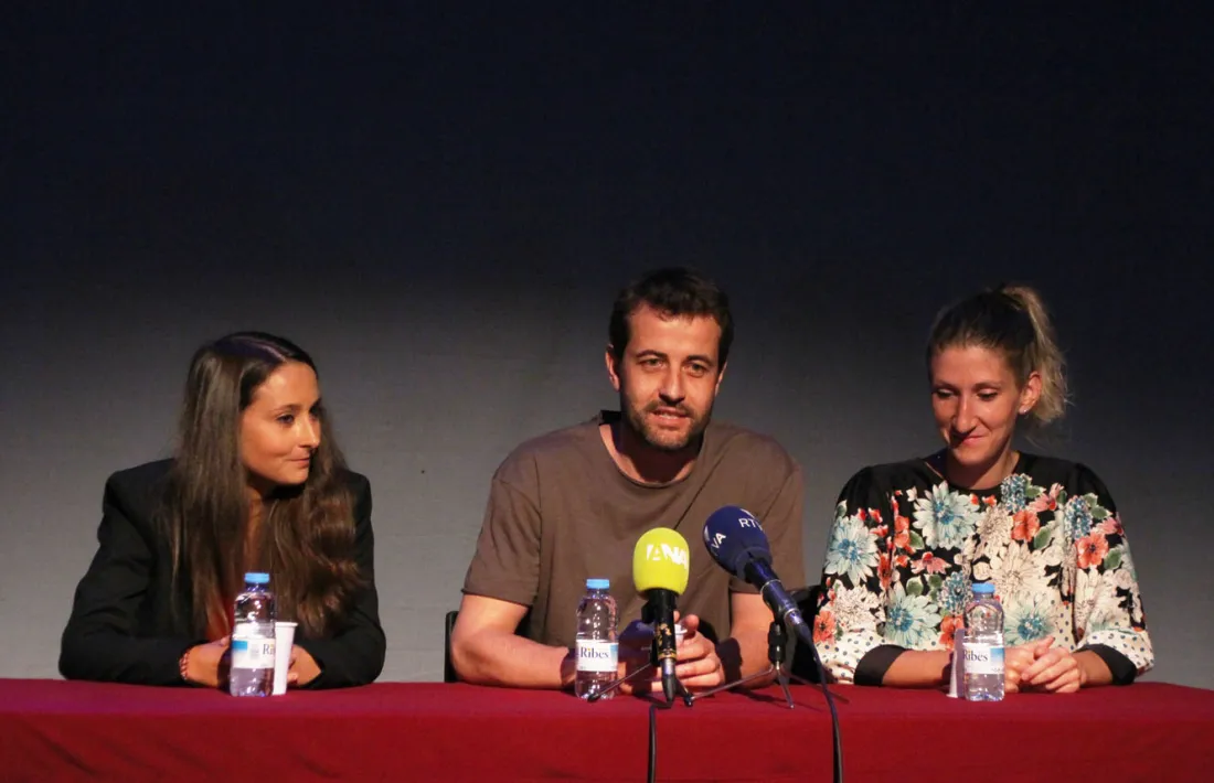 Quim Salvat i Montse Valls, durant la presentació del videoclip.