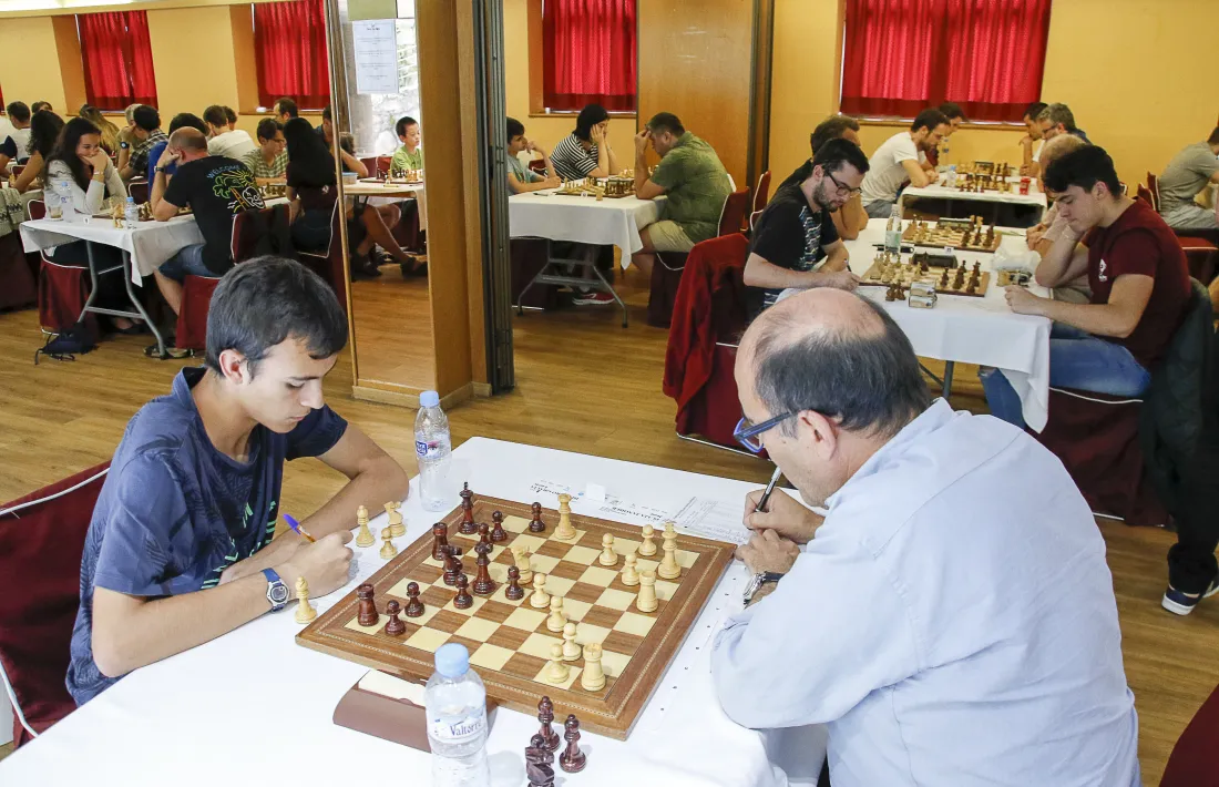 Triple empat  al primer lloc
