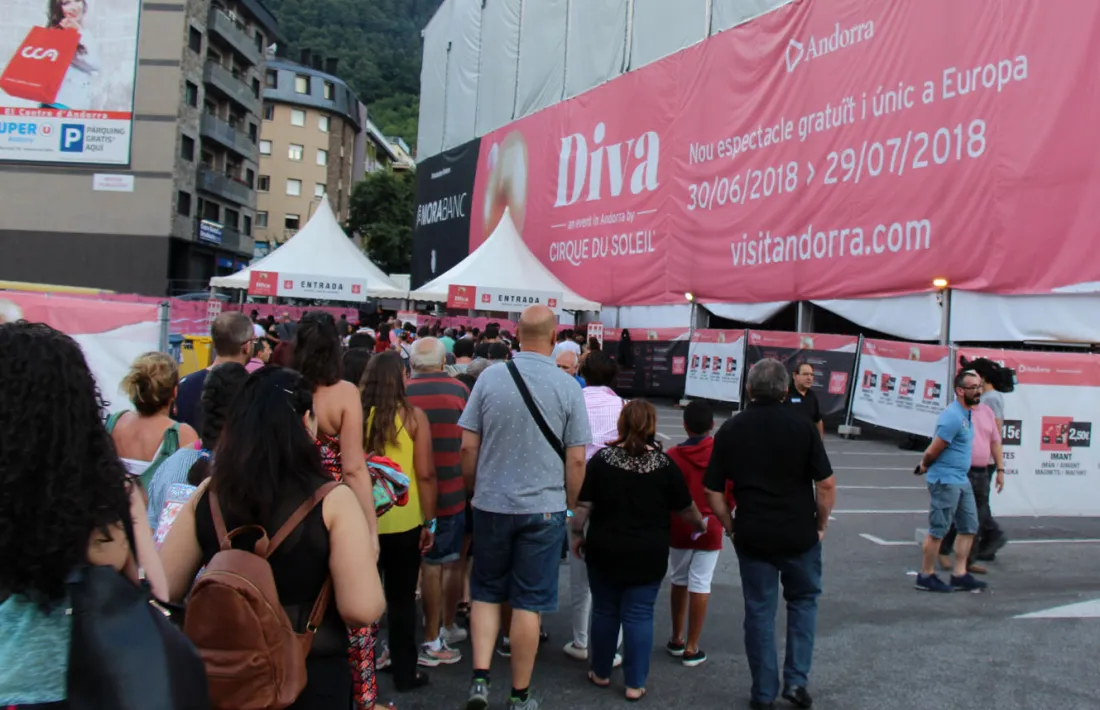 Els espectadors de la darrera funció de 'Diva', abans de l'actuació.