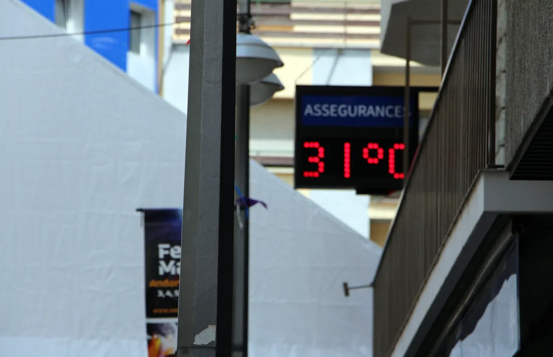 Un termòmetre al centre d'Andorra la Vella.