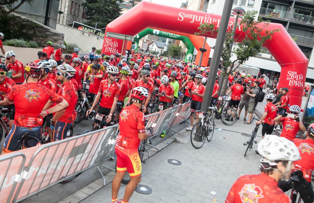 Els participants a punt de prendre la sortida en la quarta edició de La Purito.