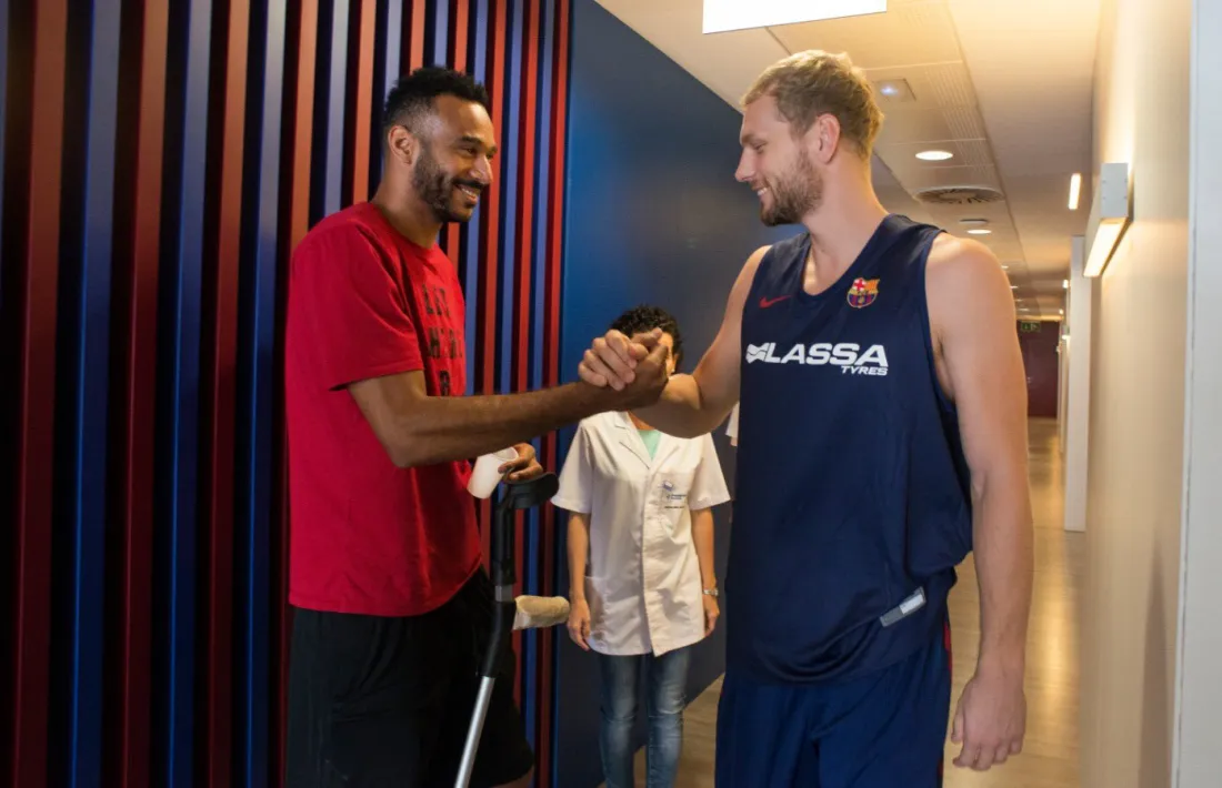 Hanga amb Blazic al Palau Blaugrana.