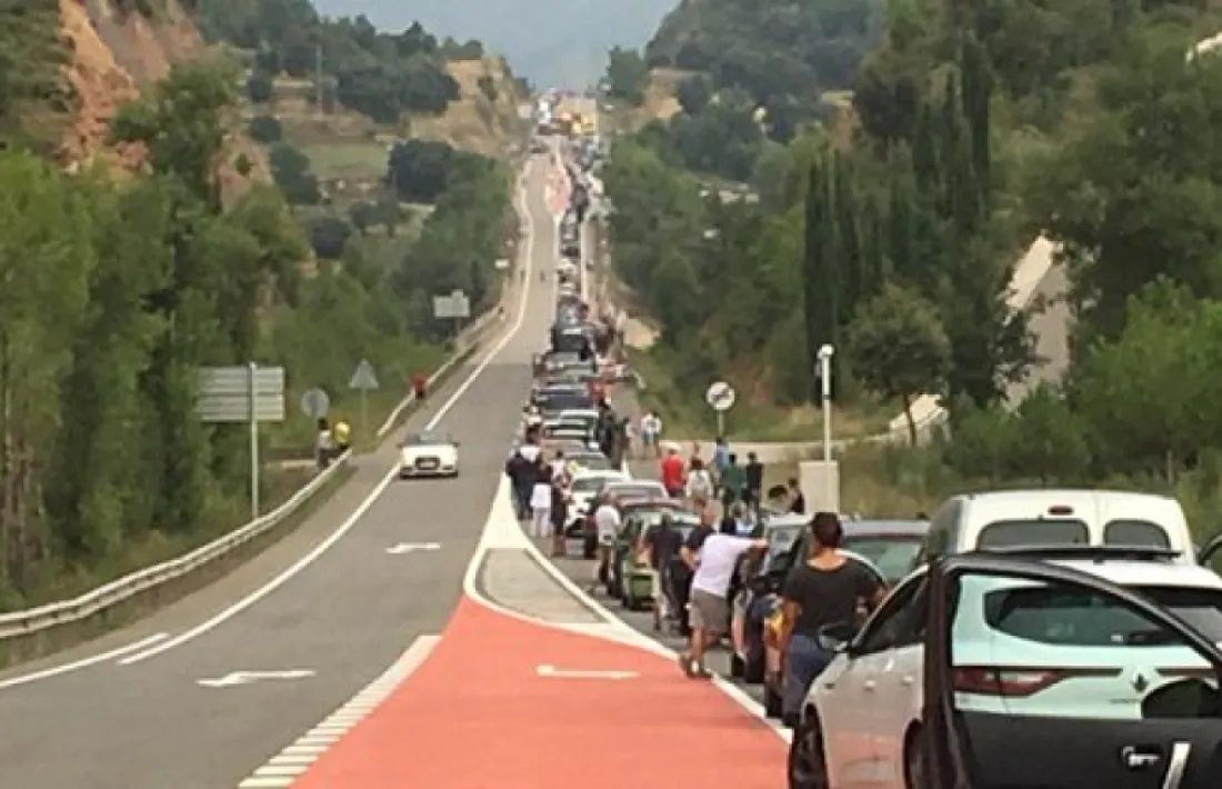 Cues a la C-14 després de l'accident al terme de Bassella. 